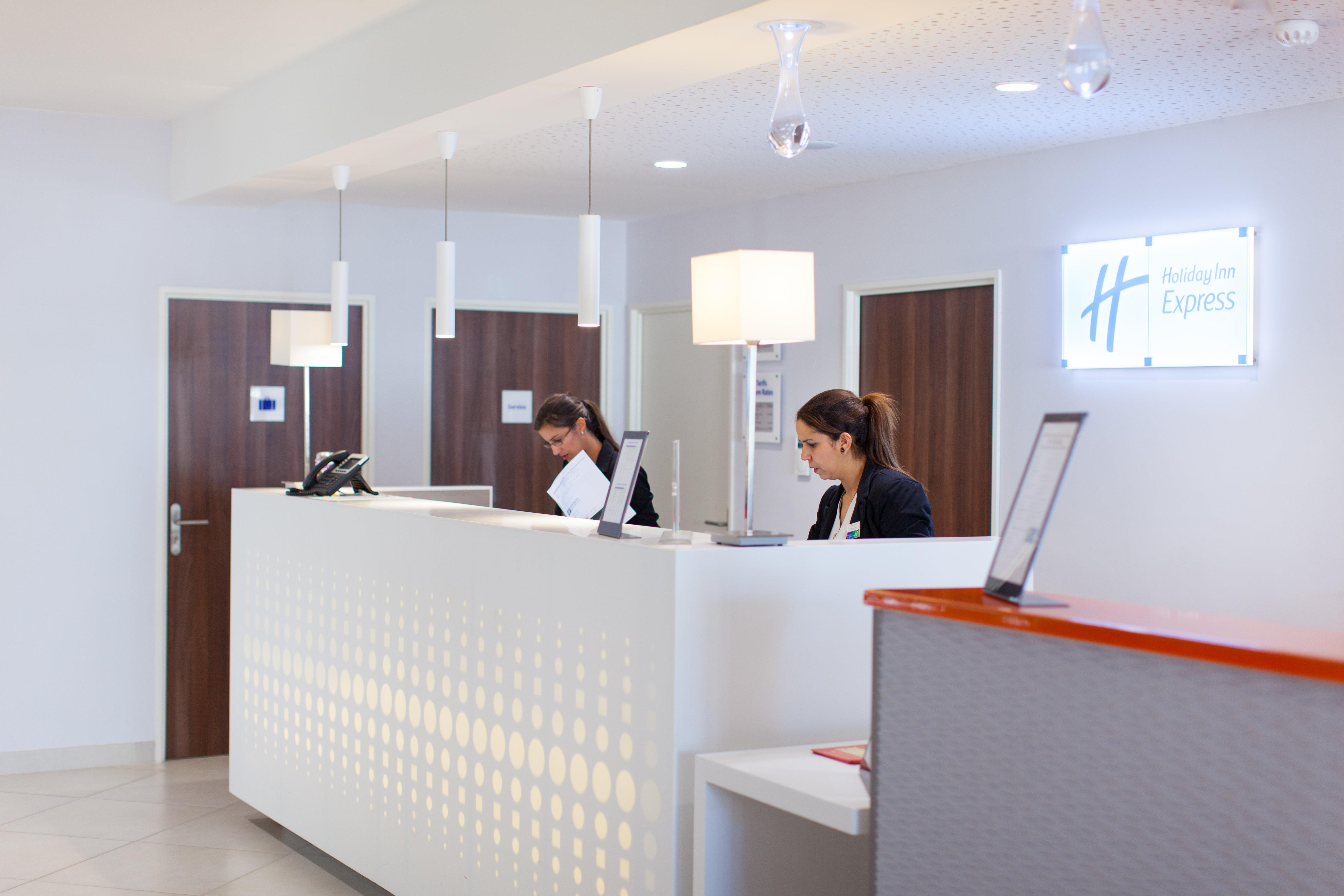Holiday Inn Express Toulon - Est, An Ihg Hotel Zewnętrze zdjęcie